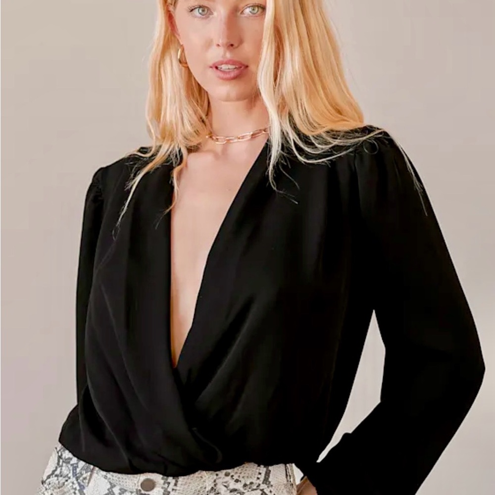 BNWT Lulu's Black V-Neck Long Sleeve Top